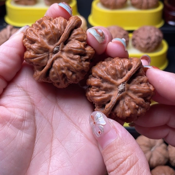 ꧔****吊坠文玩核桃粗筋