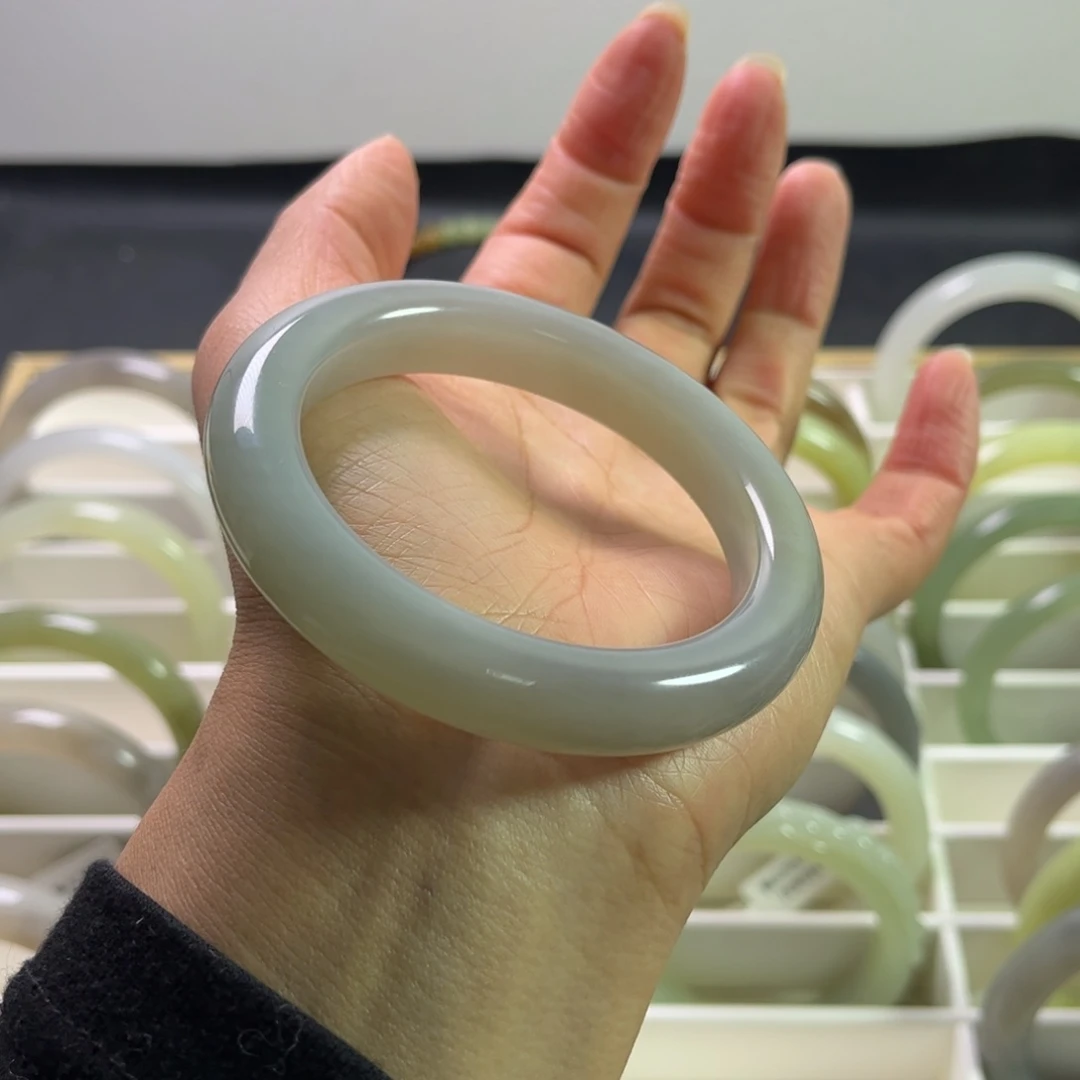 和田玉手镯56圈口未镶嵌