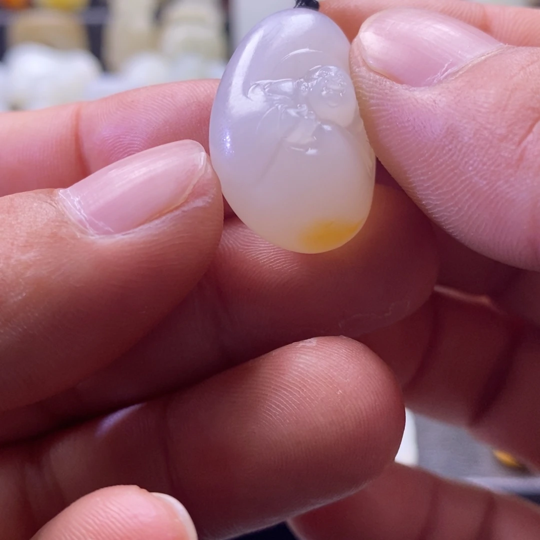 齐***技和田玉未镶嵌颈饰