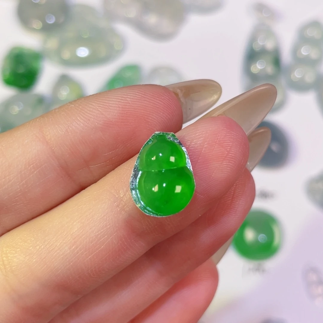 翡翠未镶嵌颈饰裸石