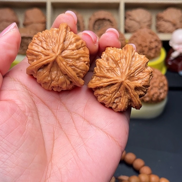 文玩核桃吊坠三棱