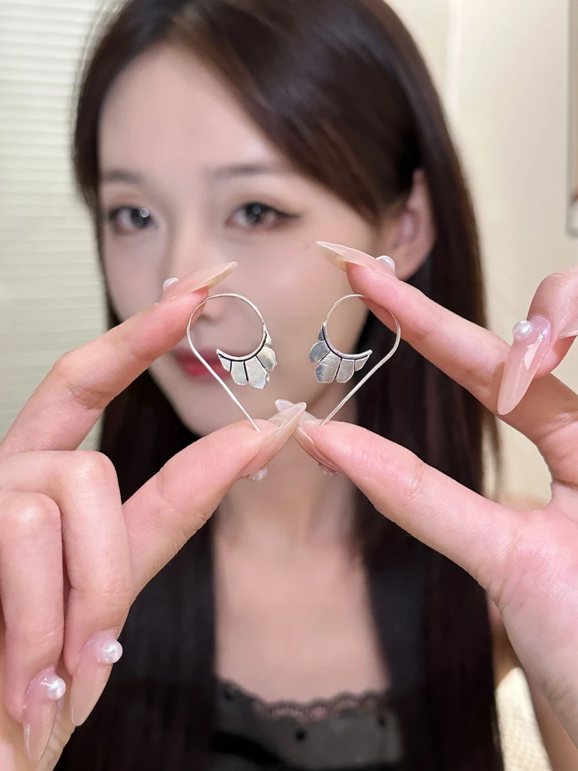 铜合金耳饰 半心耳环女轻奢小众设计创意个性百搭耳钩精致耳饰