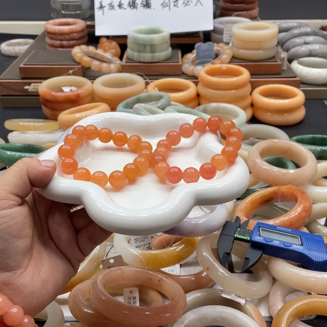 万***心石英质玉手镯未镶嵌