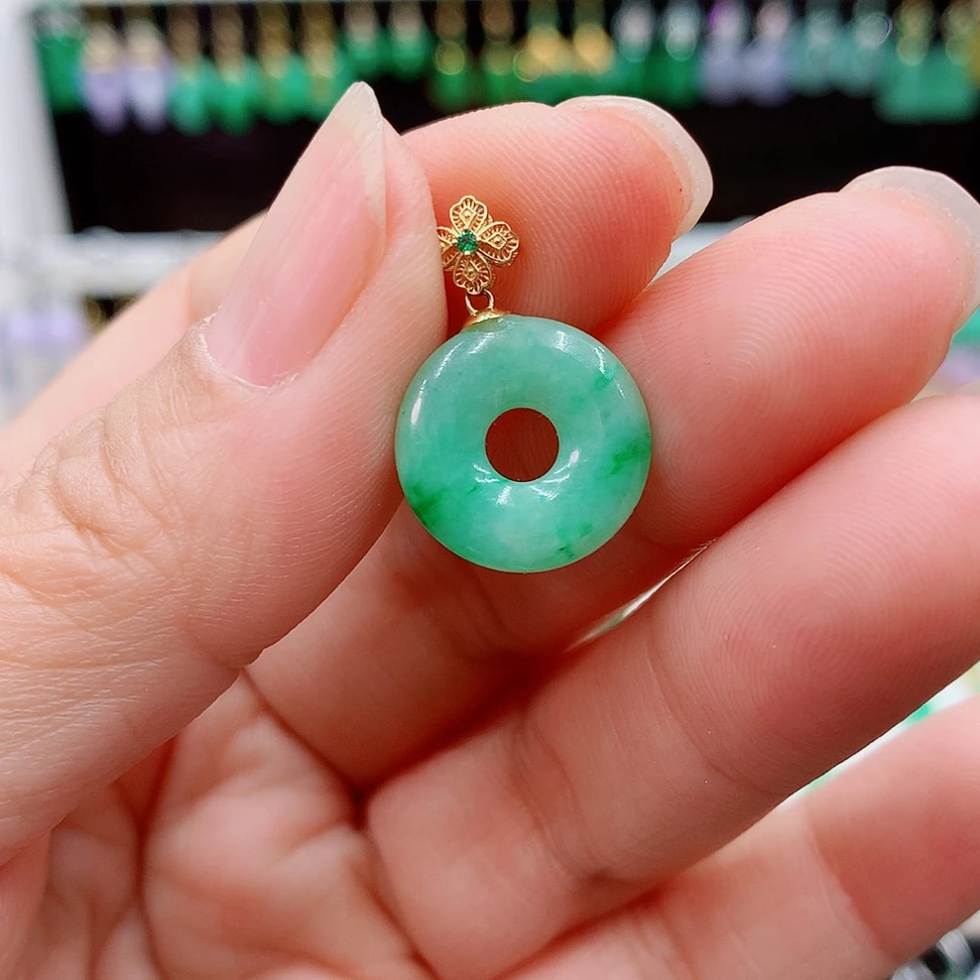 翡翠吊坠(赠链)18K金镶嵌的