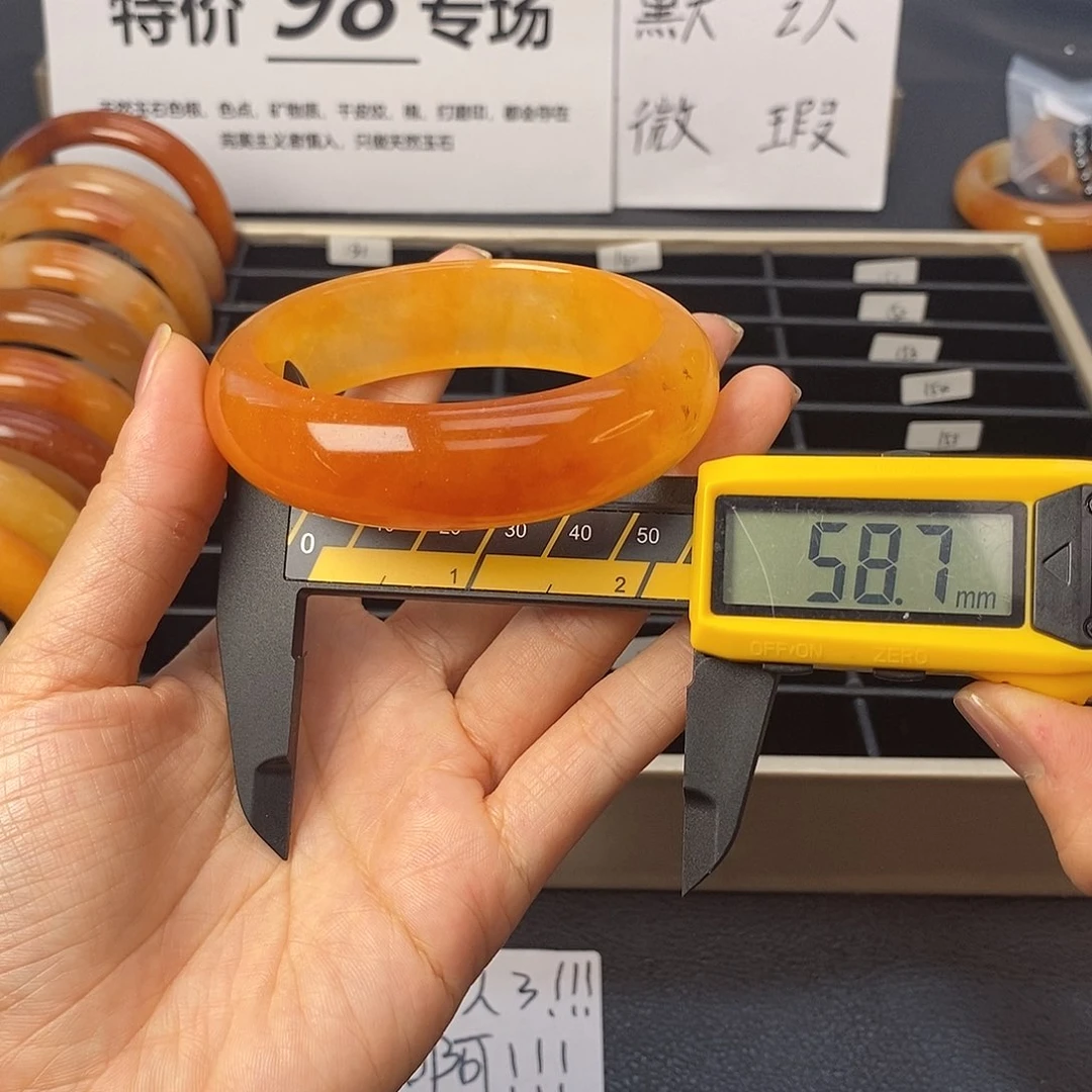 未镶嵌石英质玉（黄龙玉）手镯131号茄子山金沙老油红如血黄龙