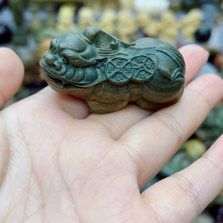 维腊木（绿檀）上**手貔貅