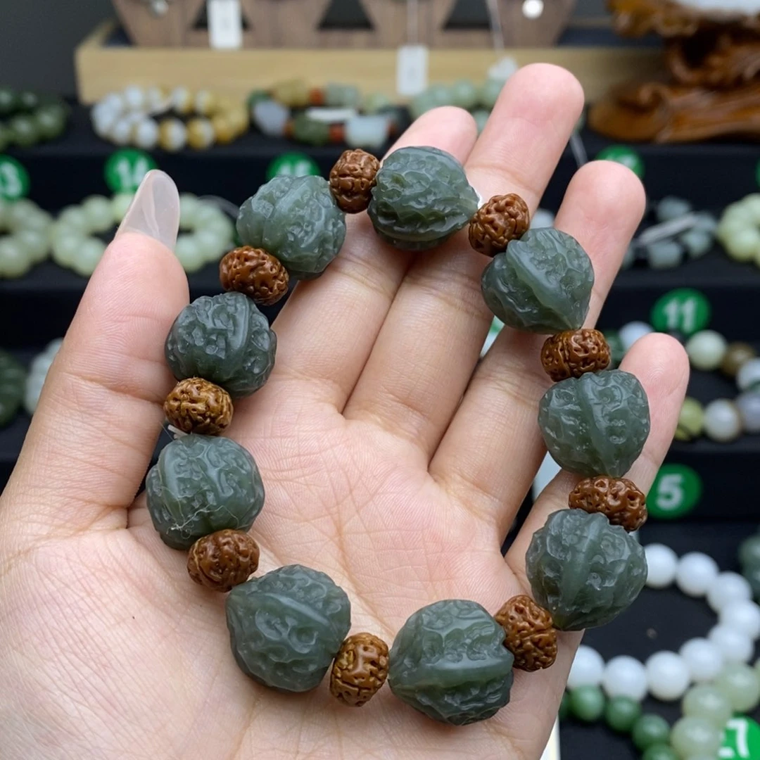 和田玉颈饰未镶嵌核桃