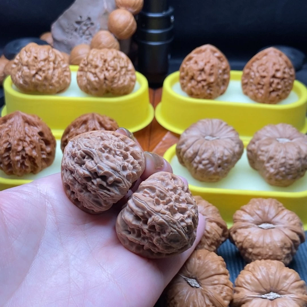 文玩核桃把件三角白