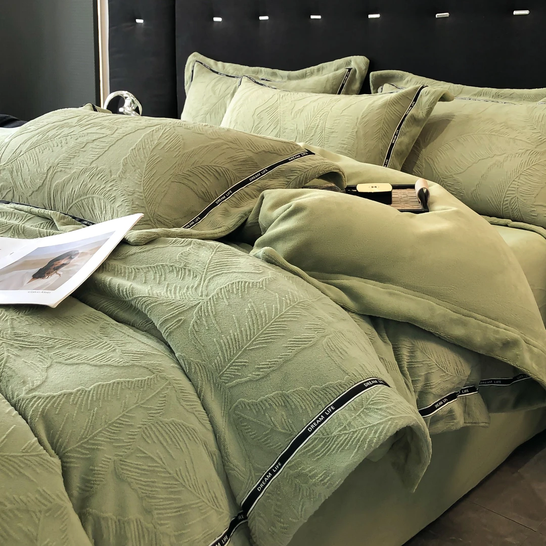 【牛奶绒四件套】高品质升级款-绒被雕花绣花-高克重床单圆角荷叶边