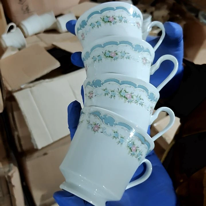 摆件盘子碗茶壶啥都有