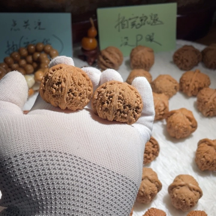 文玩核桃把件24卷边小闷白