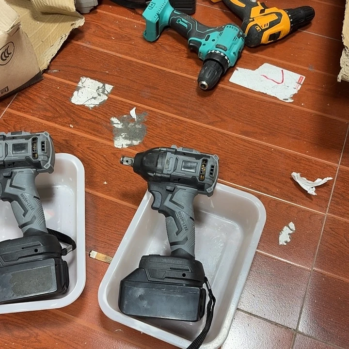 板手一电一充111111