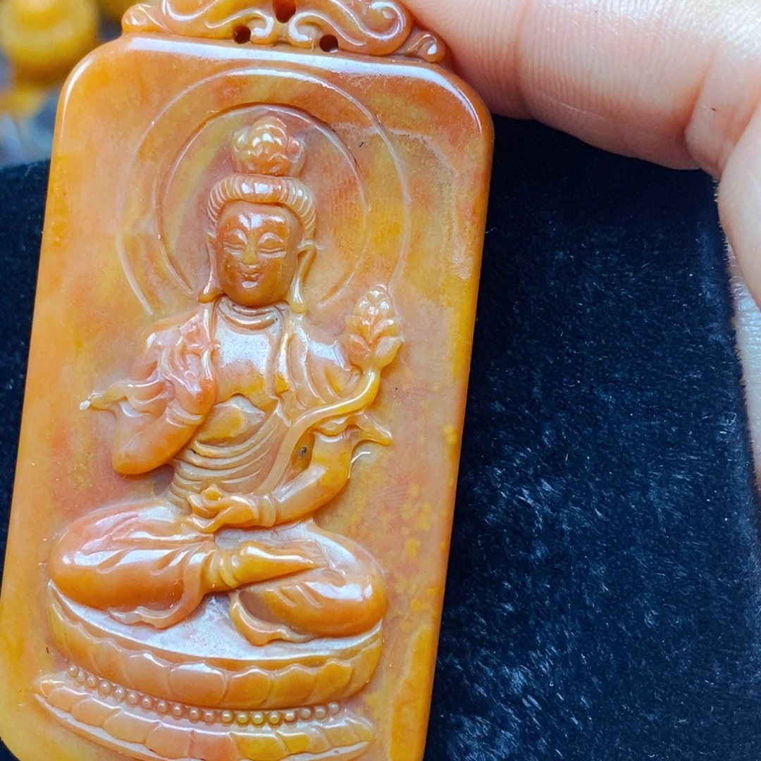 未镶嵌石英质玉（黄龙玉）颈饰