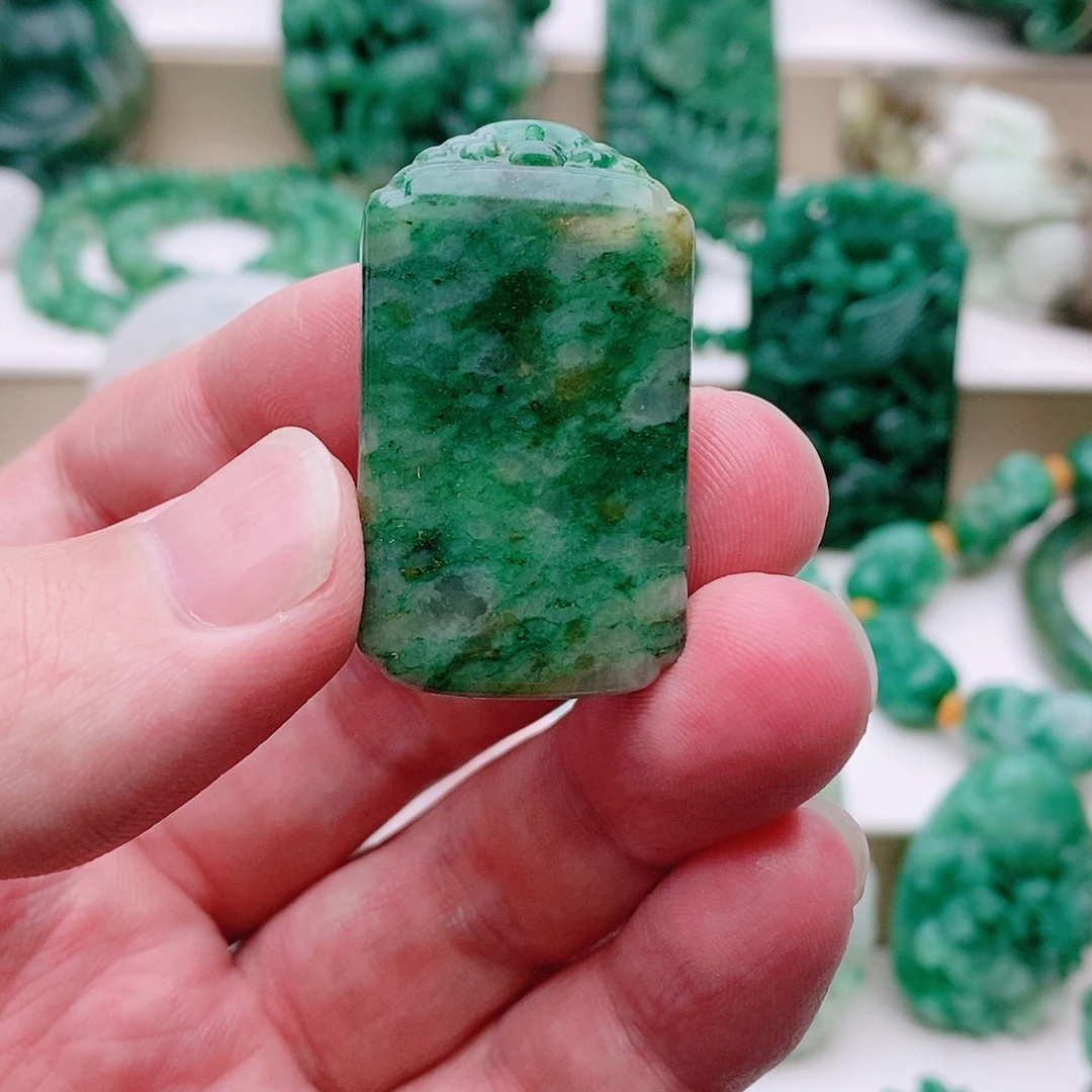 独山玉未镶嵌吊坠