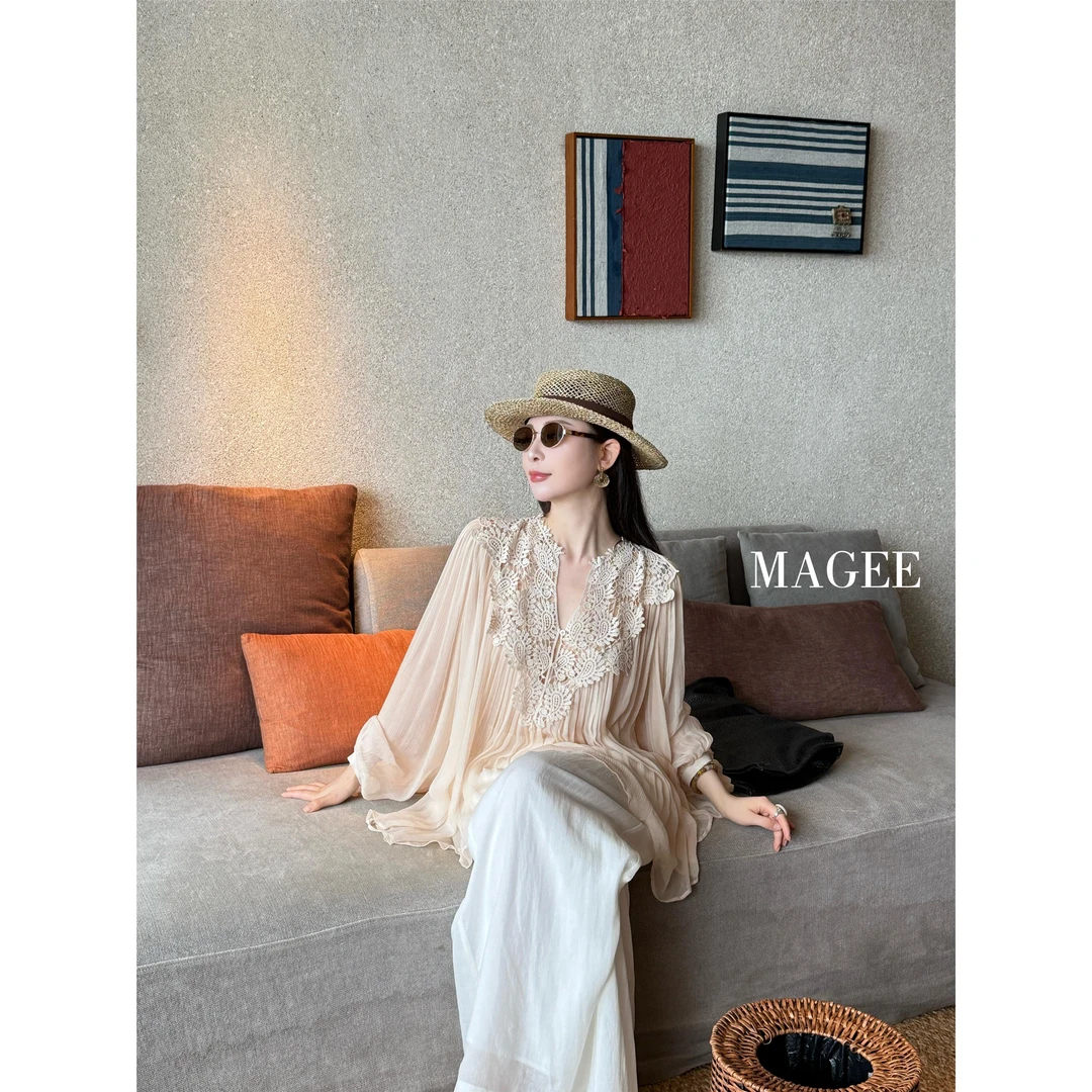 炽铂2025早秋新款法式性感勾花镂空套头v领灯笼袖透视衬衫女上衣