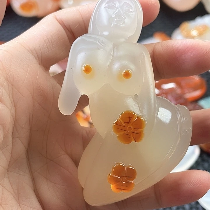 未镶嵌天然玛瑙/玉髓勇*