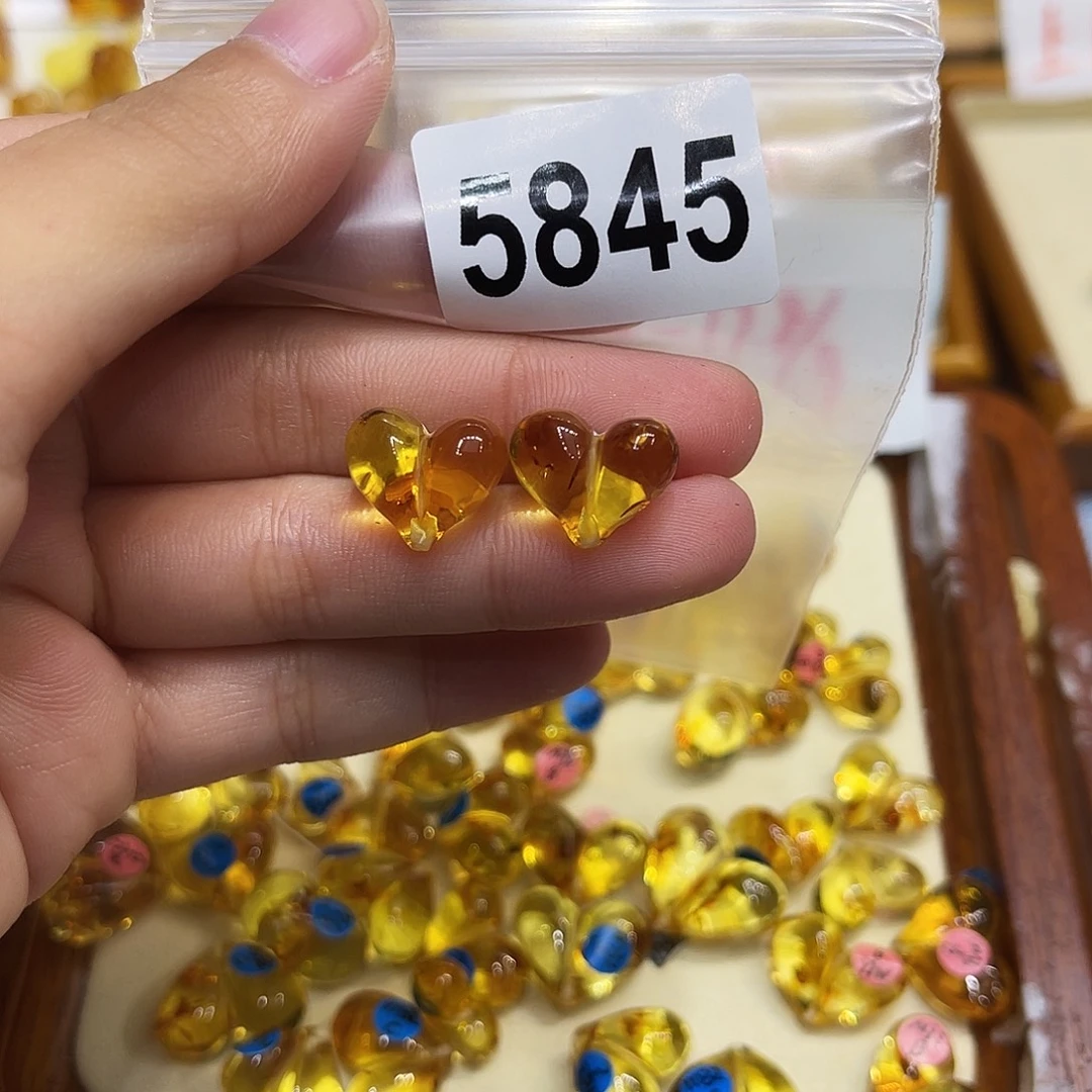 琥珀未镶嵌珠宝奇石