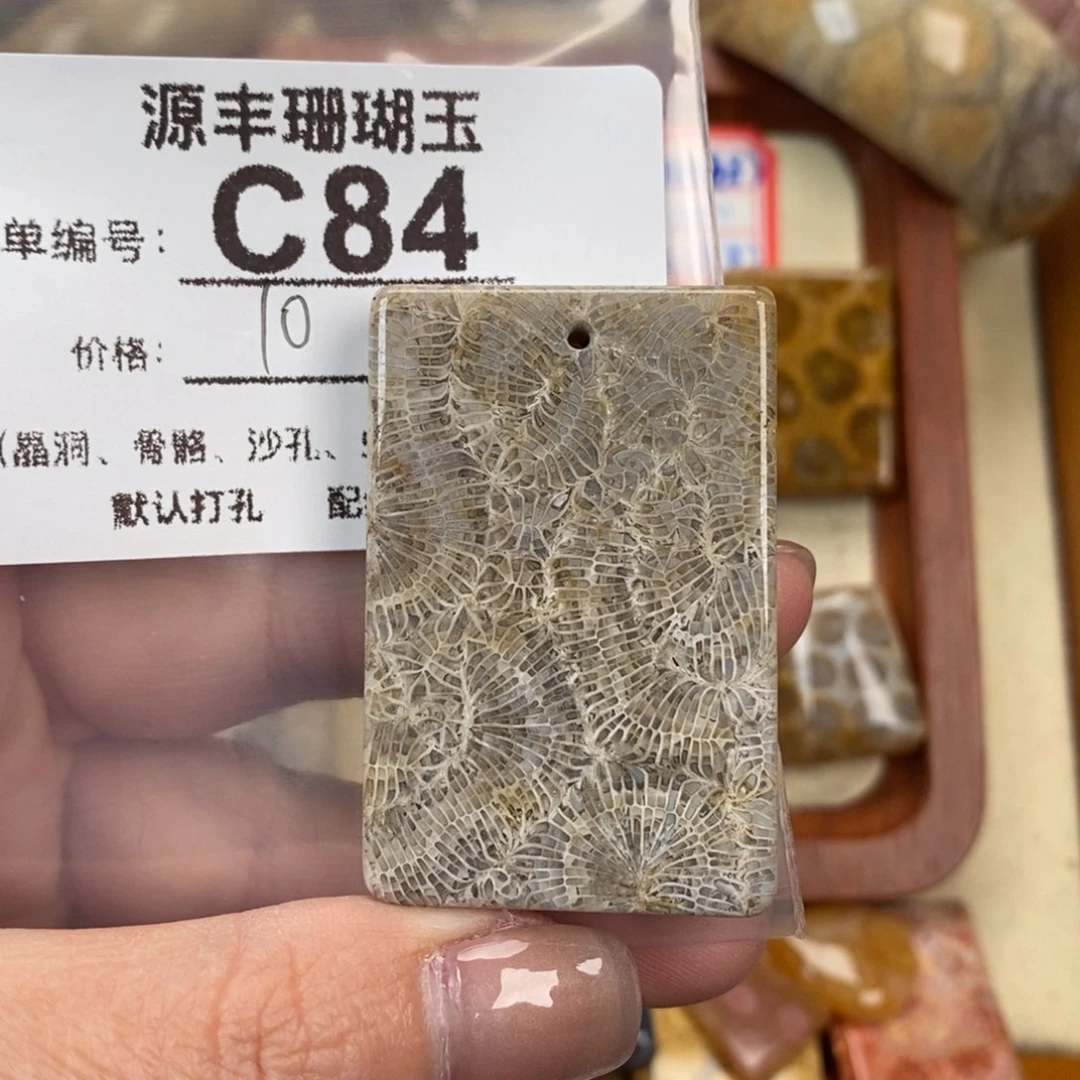硅化玉颈饰未镶嵌高***?