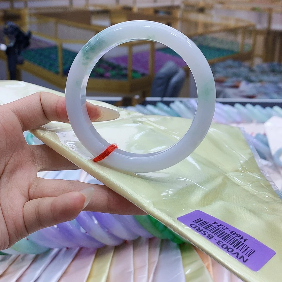 翡翠未镶嵌手镯bbn