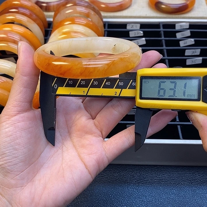 未镶嵌石英质玉（黄龙玉）手镯21号