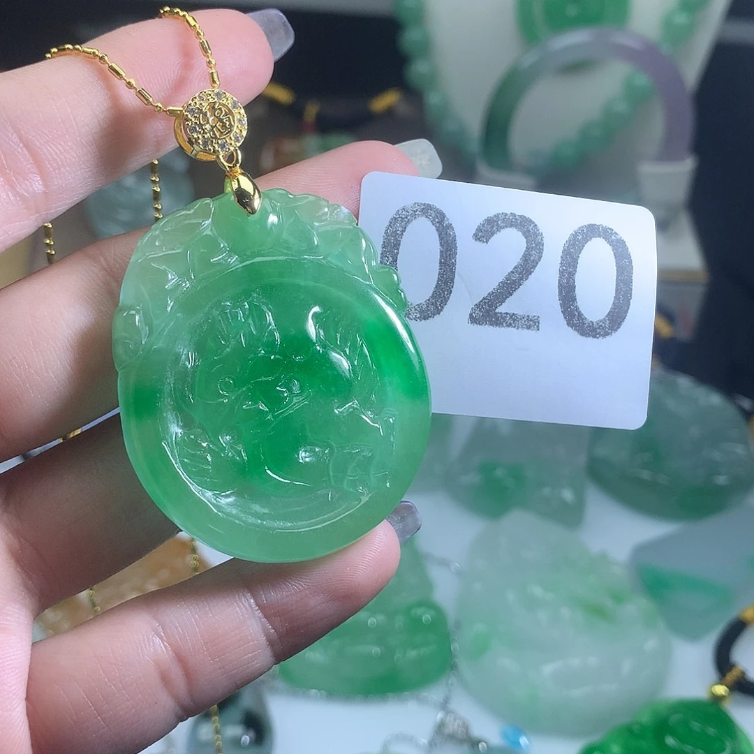 翡翠未镶嵌吊坠(赠链)