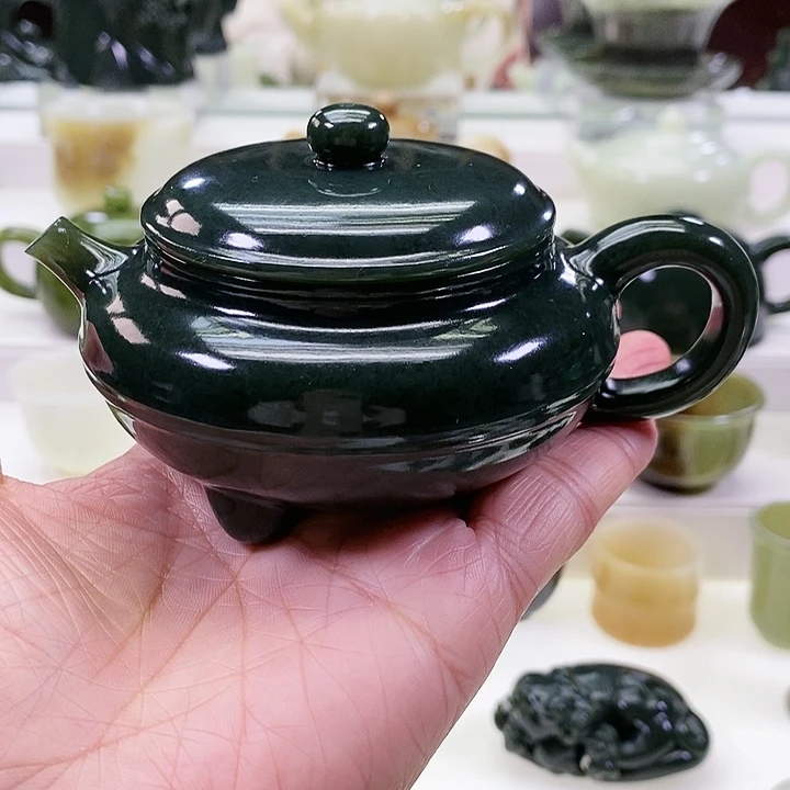 未镶嵌和田玉挂件张*：茶壶