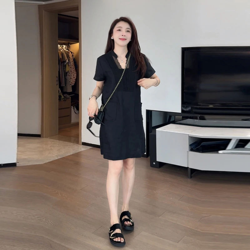V领蕾丝拼接短袖连衣裙女2025夏季新款法式高级感宽松显瘦小黑裙