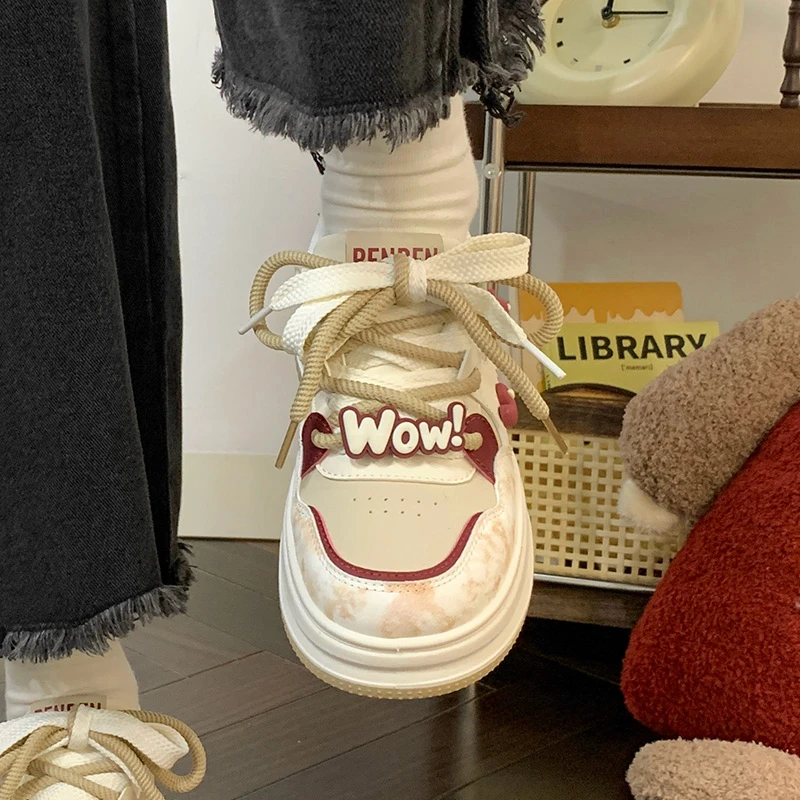 人本安可拉红原创小熊时尚小白鞋女新款ins潮学生厚底防滑板鞋子