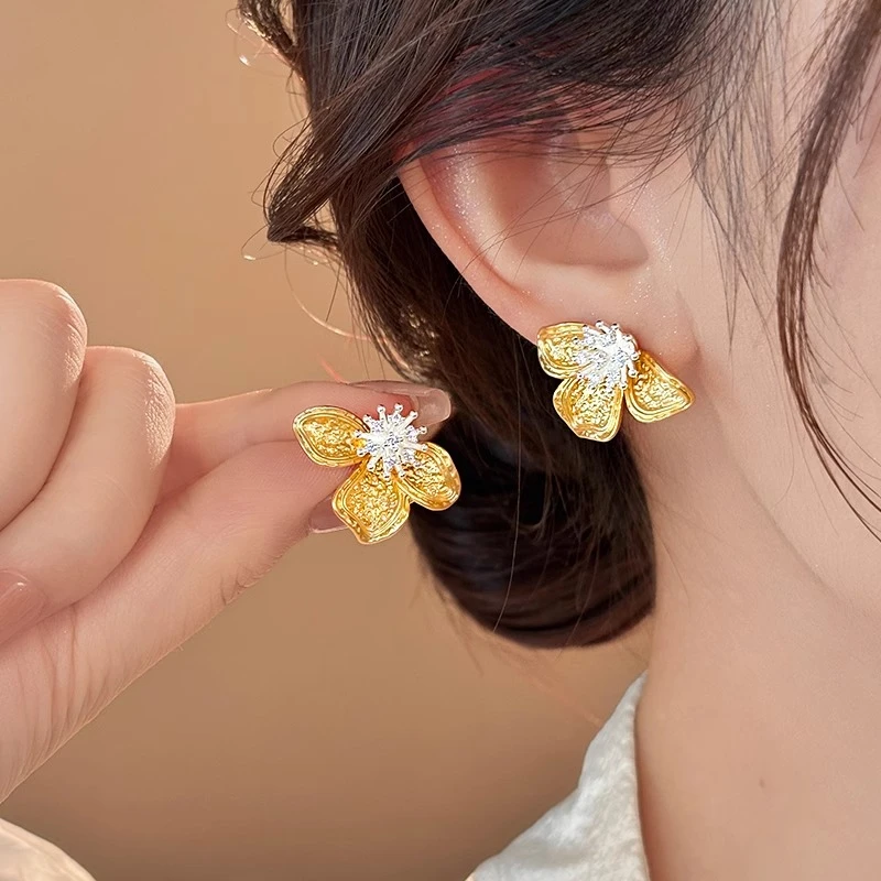 铜合金耳饰 金色微镶纹理花瓣耳钉女独特小众高级感耳环气质耳饰