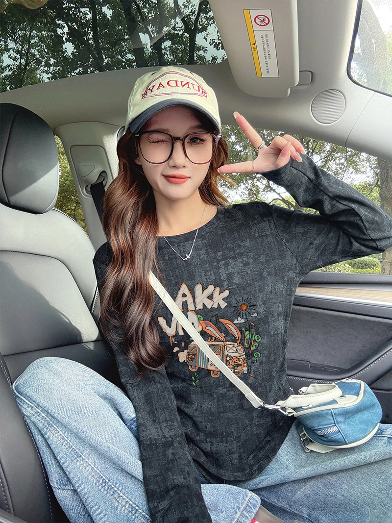 卡通减龄扎染圆领T恤女秋季新款修身显瘦不规则褶皱收腰长袖上衣