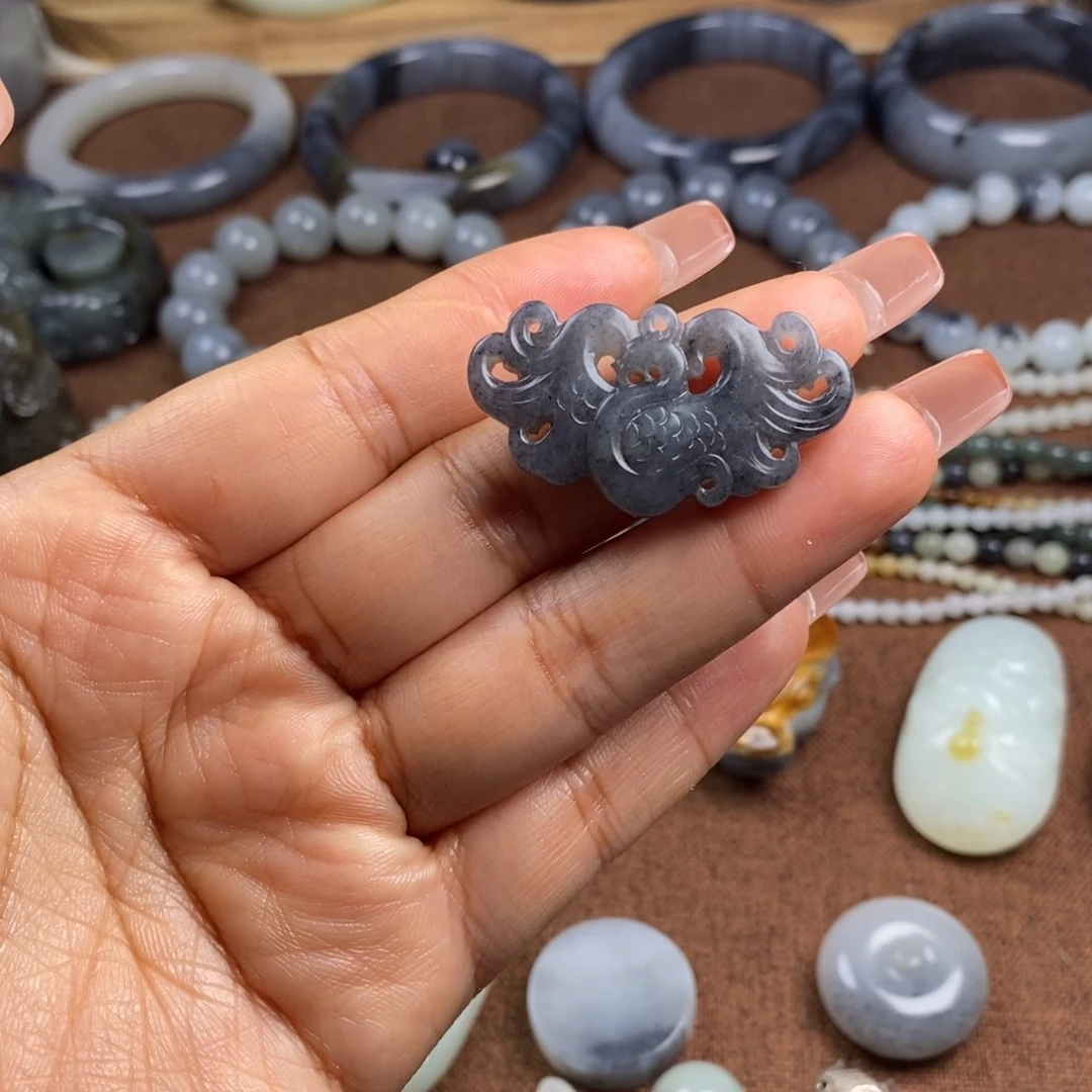 青***柠和田玉未镶嵌颈饰