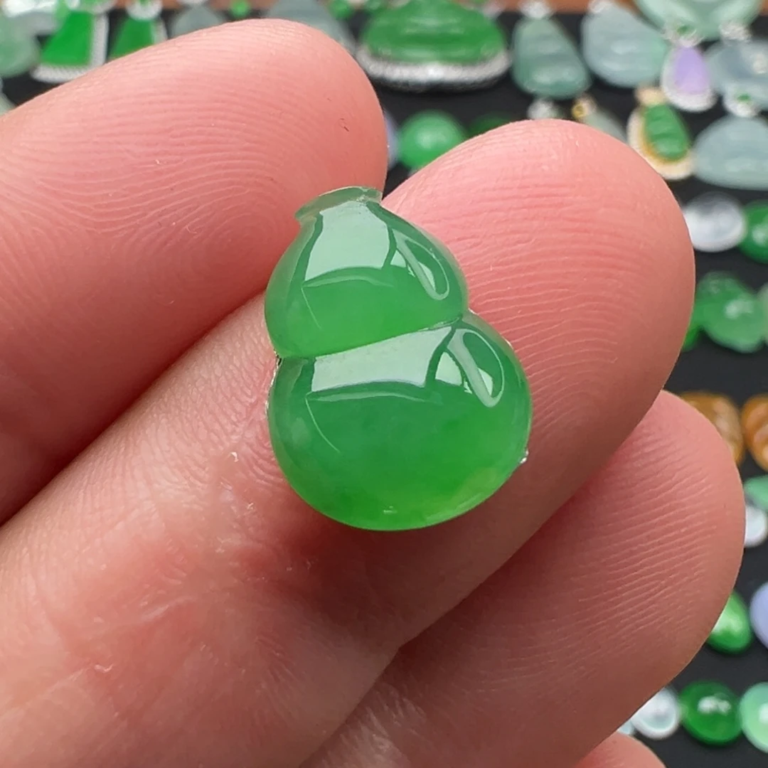 翡翠颈饰未镶嵌葫芦13.7