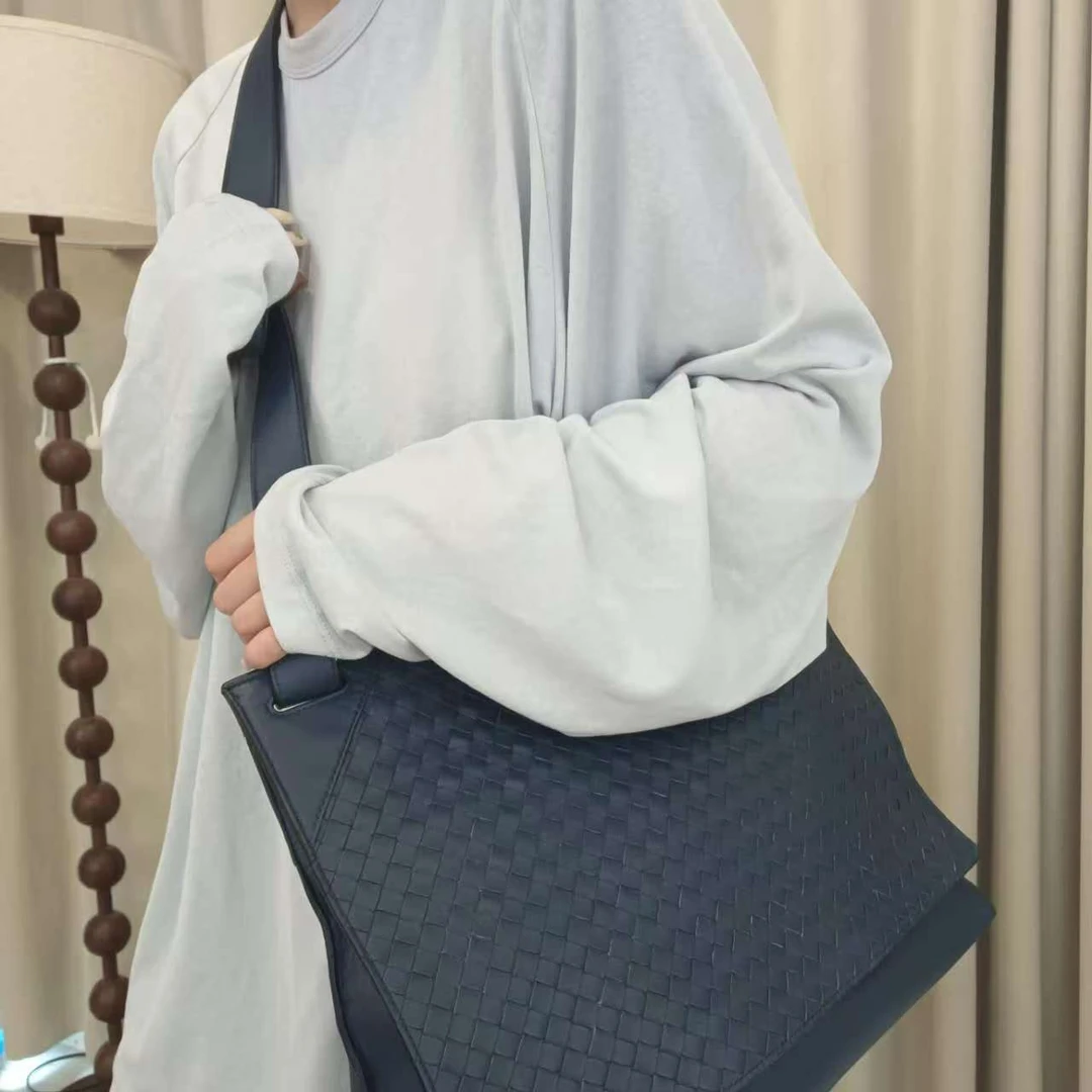 95新 BOTTEGA VENETA/葆蝶家 【冰】编织斜挎包