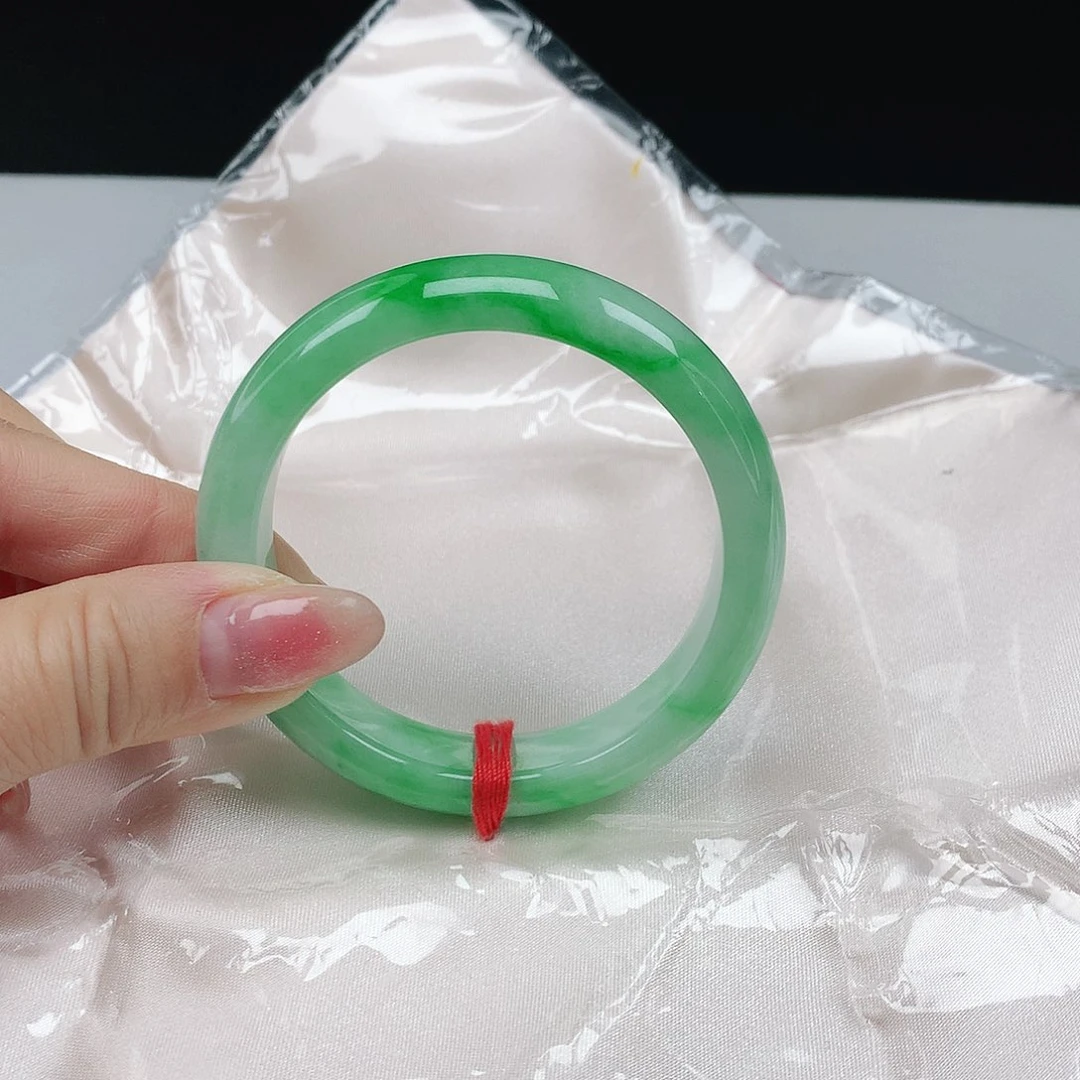 翡翠手镯未镶嵌翡翠093