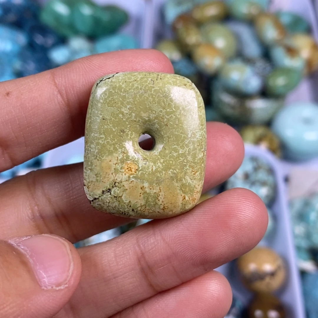 绿松石未镶嵌颈饰