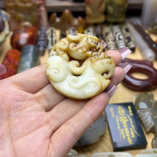 蛇纹石玉未镶嵌颈饰