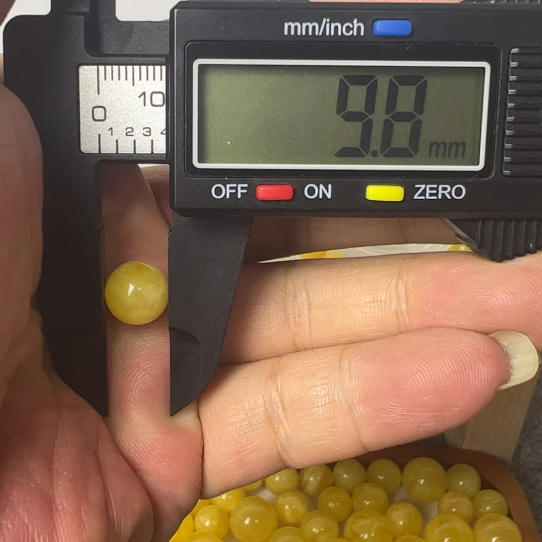 琥珀未镶嵌裸石微瑕单珠025
