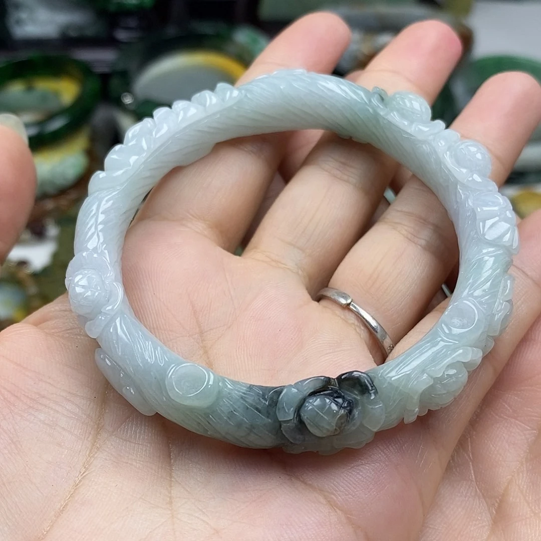 颈饰未镶嵌翡翠渔*志手镯