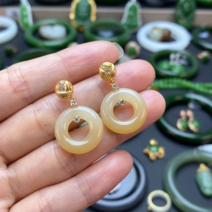 18K金镶嵌和田玉耳坠