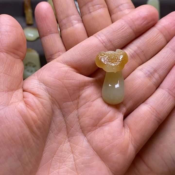 *****和田玉未镶嵌颈饰