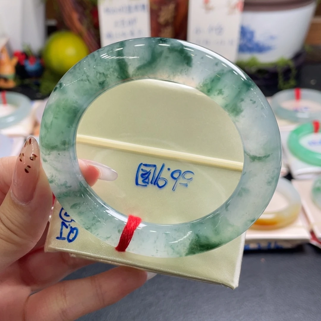 翡翠未镶嵌手镯57圆 冰飘花