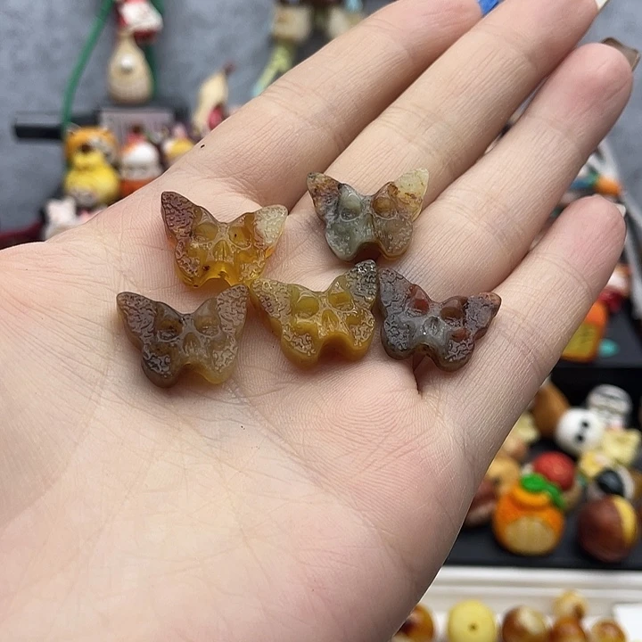 非金属蝴蝶配饰一个