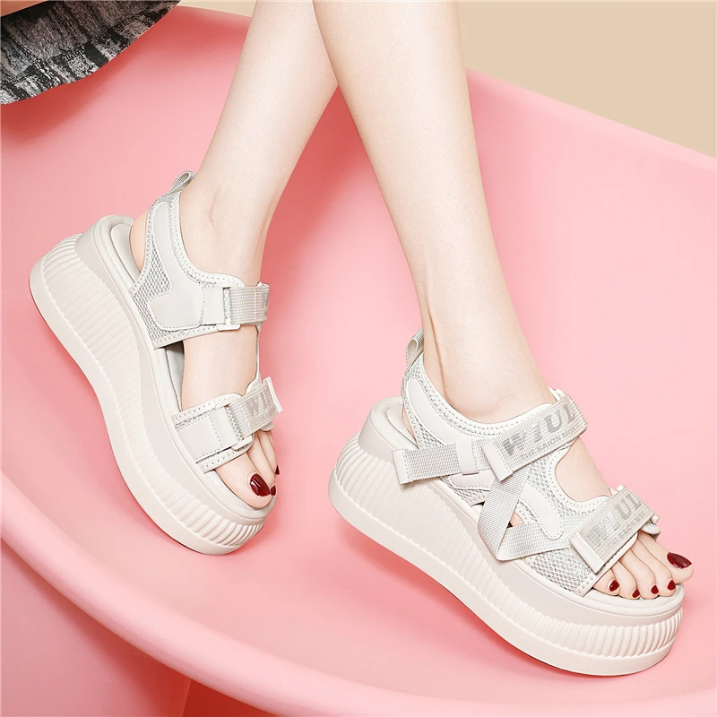 罗马松糕凉鞋女夏外穿2025新款配裙子厚底软底旅游运动休闲沙滩鞋