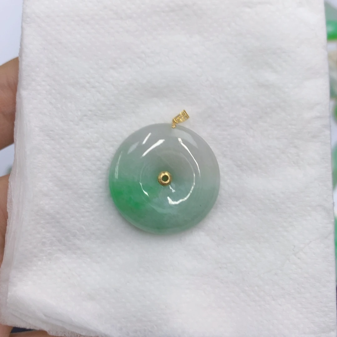 翡翠18K金镶嵌颈饰翡翠