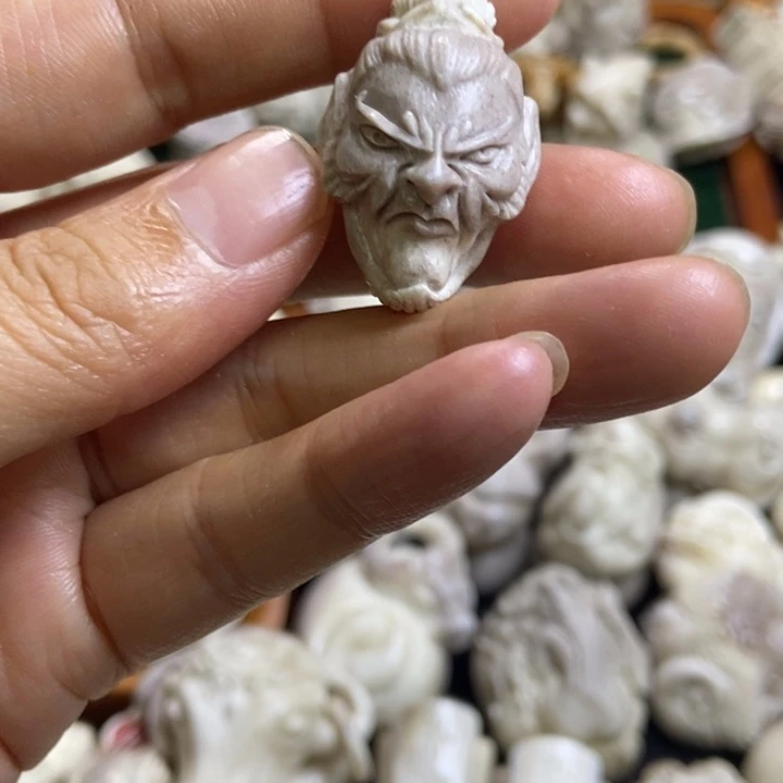配饰鹿角雕刻一个出