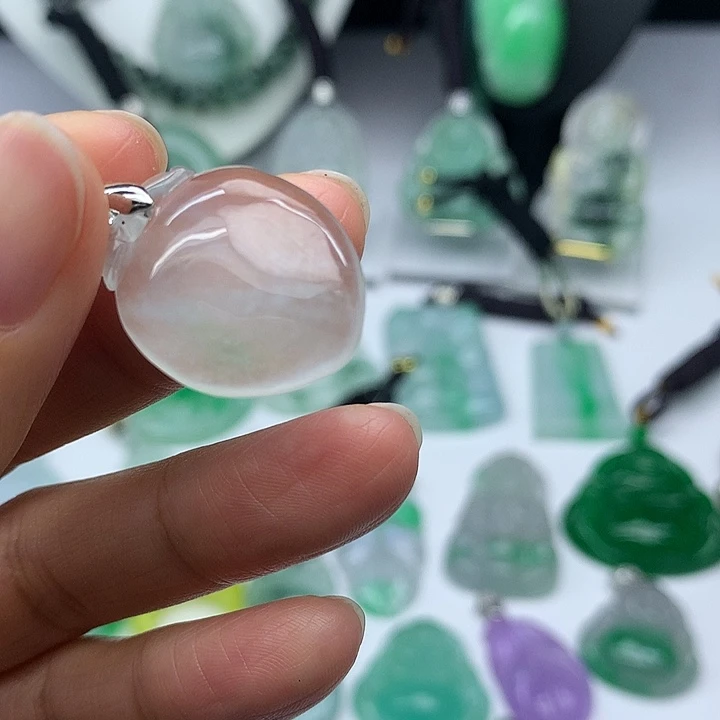 翡翠未镶嵌吊坠(赠链)