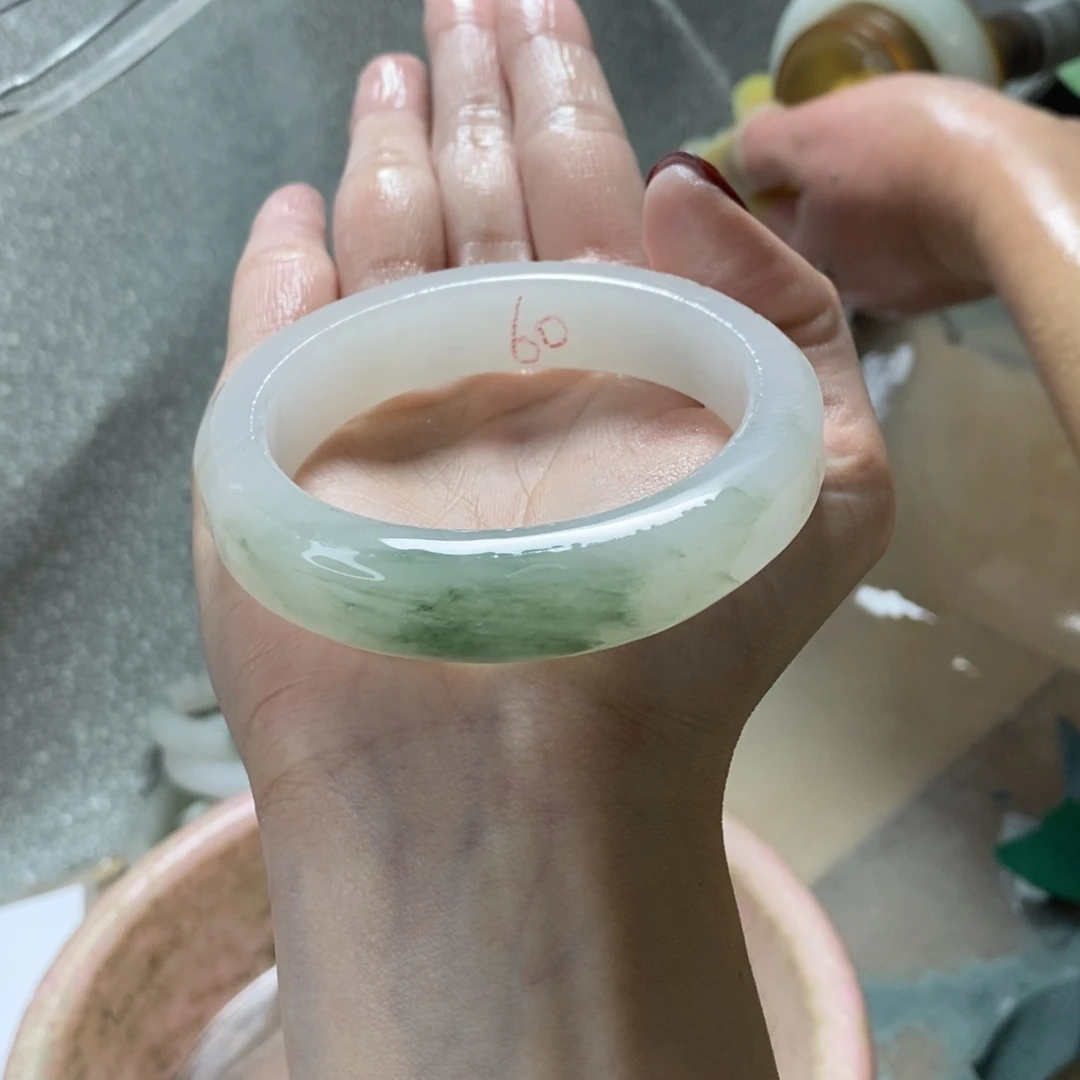 石英质玉手镯未镶嵌小*猫定制