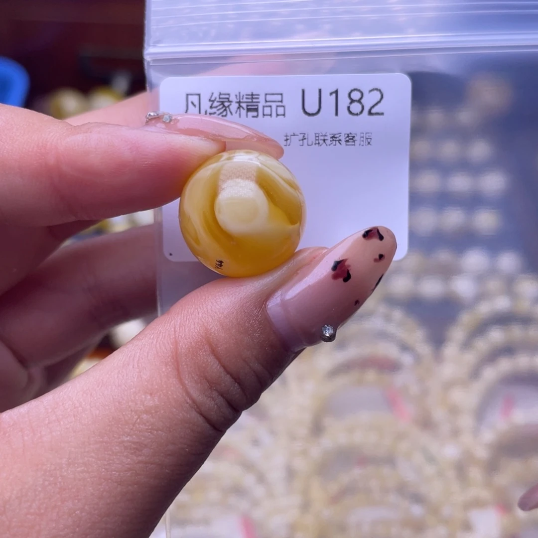 琥珀未镶嵌裸石琥珀