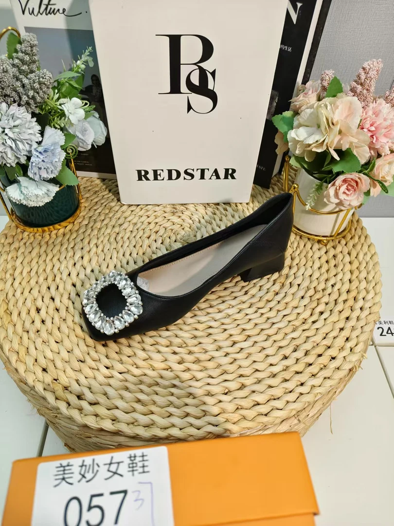 57方头黑色单鞋2025年新款水钻粗跟单鞋女