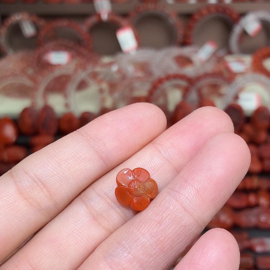 南红玛瑙未镶嵌颈饰太阳花